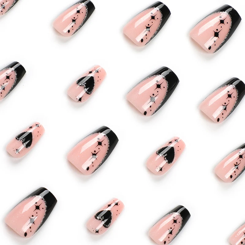 Kunstvolle Nagelverlängerungen mit eleganten Glitzerdetails Karnz