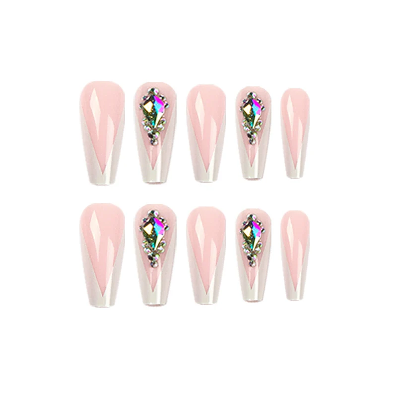Kunstvolle Nagelverlängerungen mit eleganten Glitzerakzenten Karnz