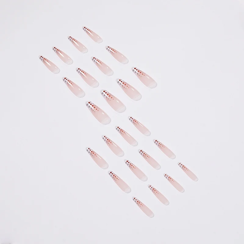 Kunstvolle Nagelverlängerungen mit eleganten Dots und schimmerndem Ombré Karnz