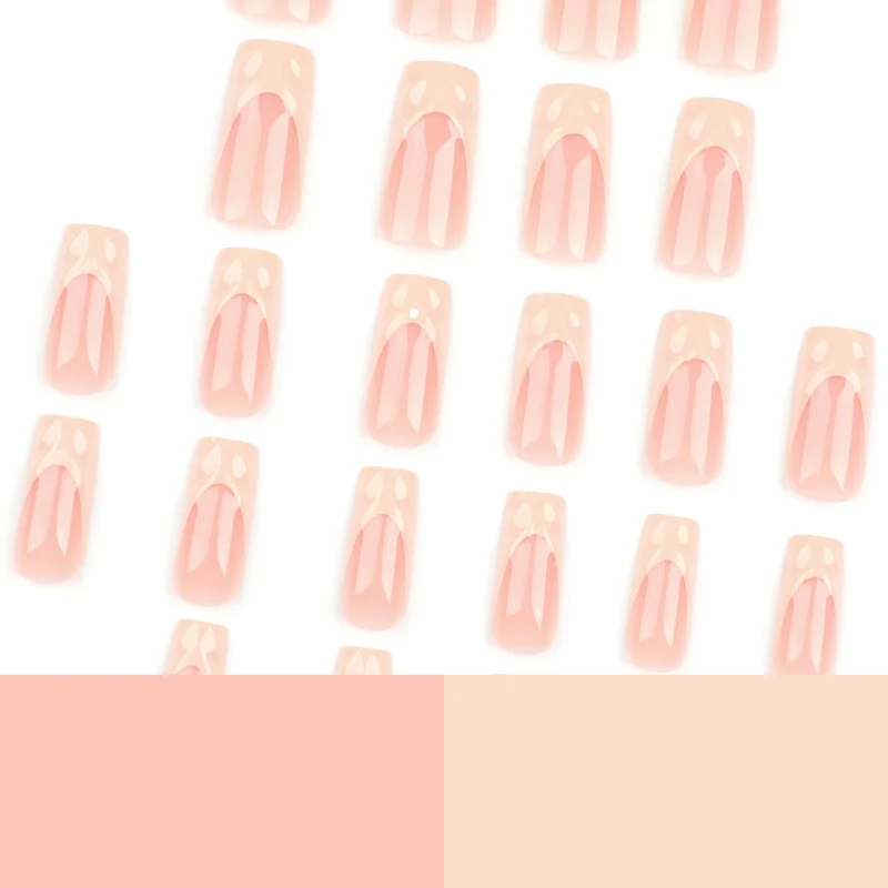 Kunstvolle Nagelverlängerungen mit eleganten Blätterdesigns Karnz
