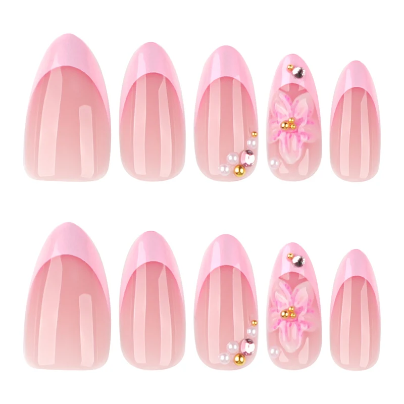 Kunstvolle Nagelverlängerungen mit elegantem floralem Design Karnz