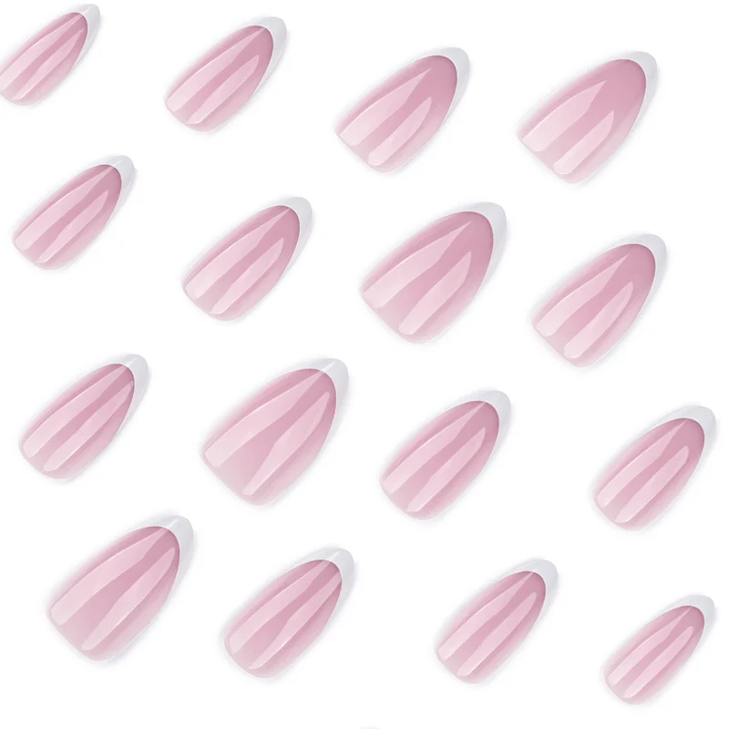 Kunstvolle Nagelverlängerungen mit elegantem Farbverlauf und präzisem French-Tip Karnz