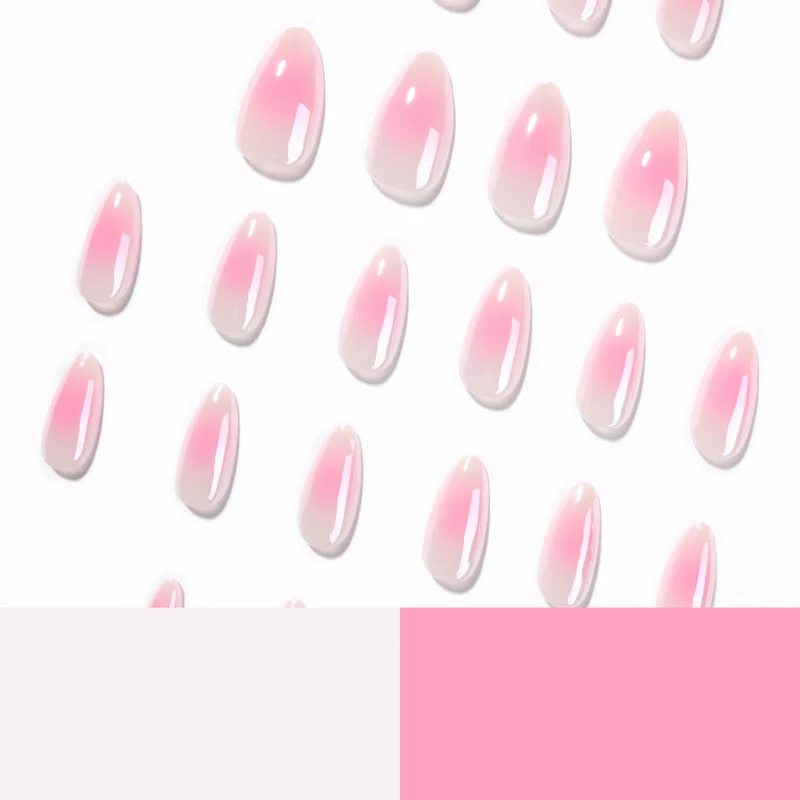 Kunstvolle Nagelverlängerungen im eleganten Ombre-Design Karnz