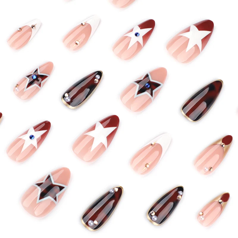 Kunstvolle Nagelverlängerungen im eleganten Glamour-Design Karnz