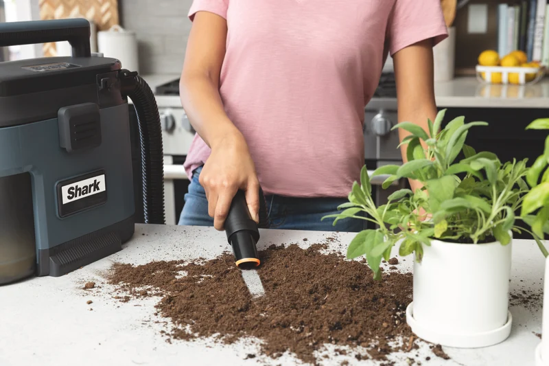 Shark MessMaster Portable Wet/Dry Vacuum