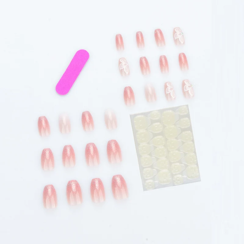 Elegante Ombre Press-On-Nagelerweiterungen mit dekorativen Akzenten Karnz