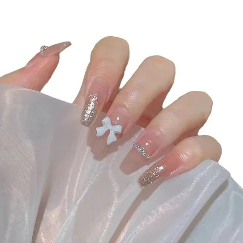 Elegante florale Nagelkunstverlängerungen Karnz