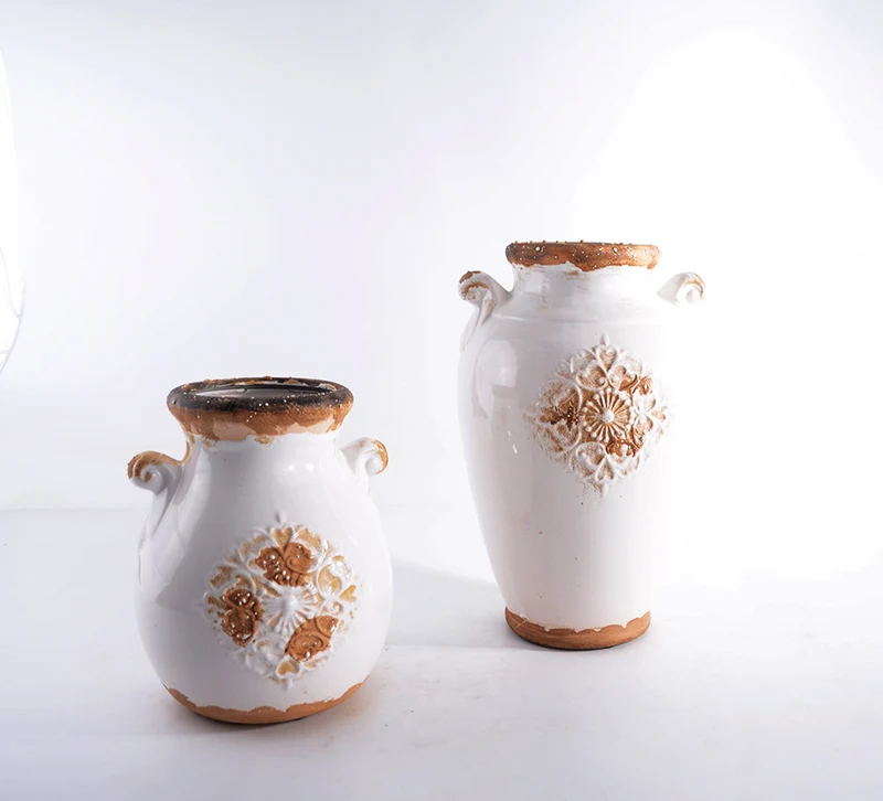Elegante Keramikvase mit Ziermuster Karnz