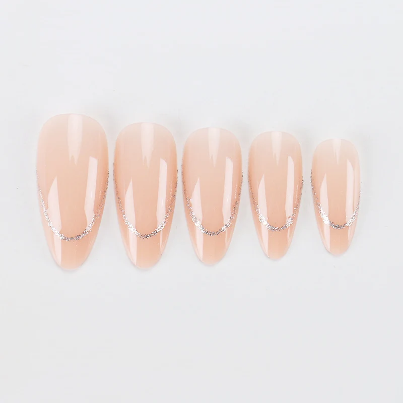 Glamouröse Stiletto-Nagelverlängerungen Karnz