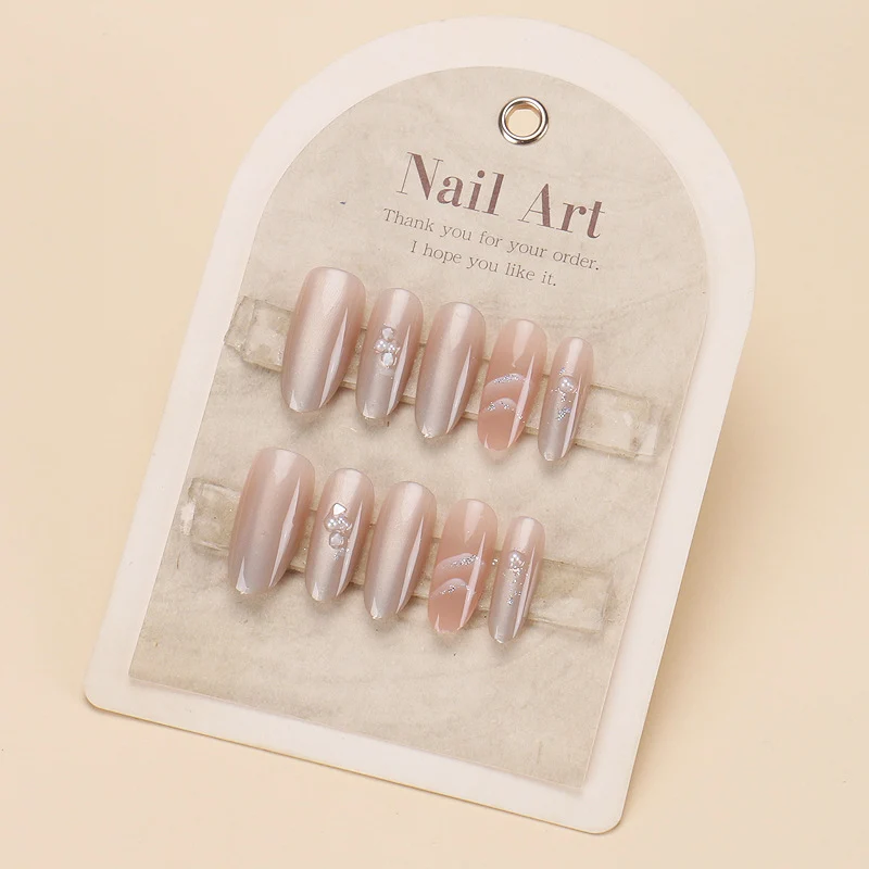 Glamouröses Press-On Nagelkunst-Set mit stylishen Edelstein-Akzenten Karnz