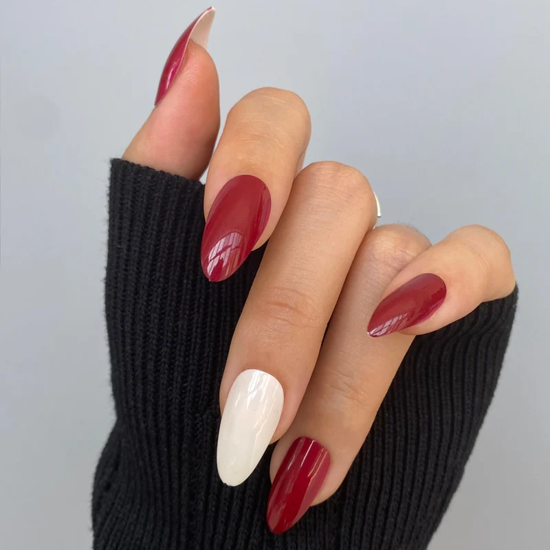 Glamouröse Glitzer-Stiletto Press-On Nägel Karnz