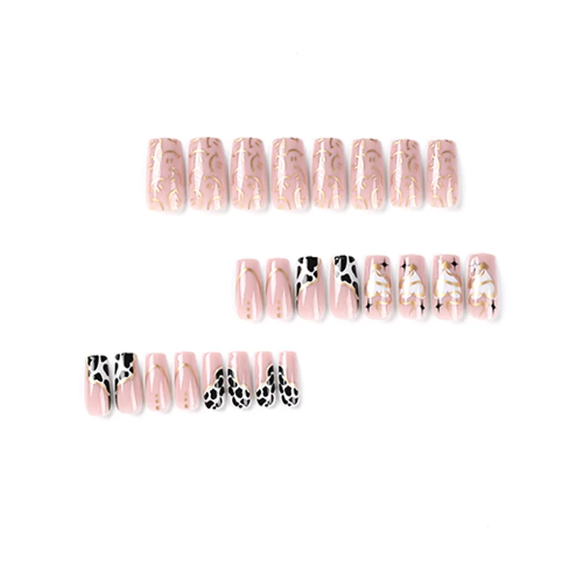 Künstlerische Nageldekoration Karnz