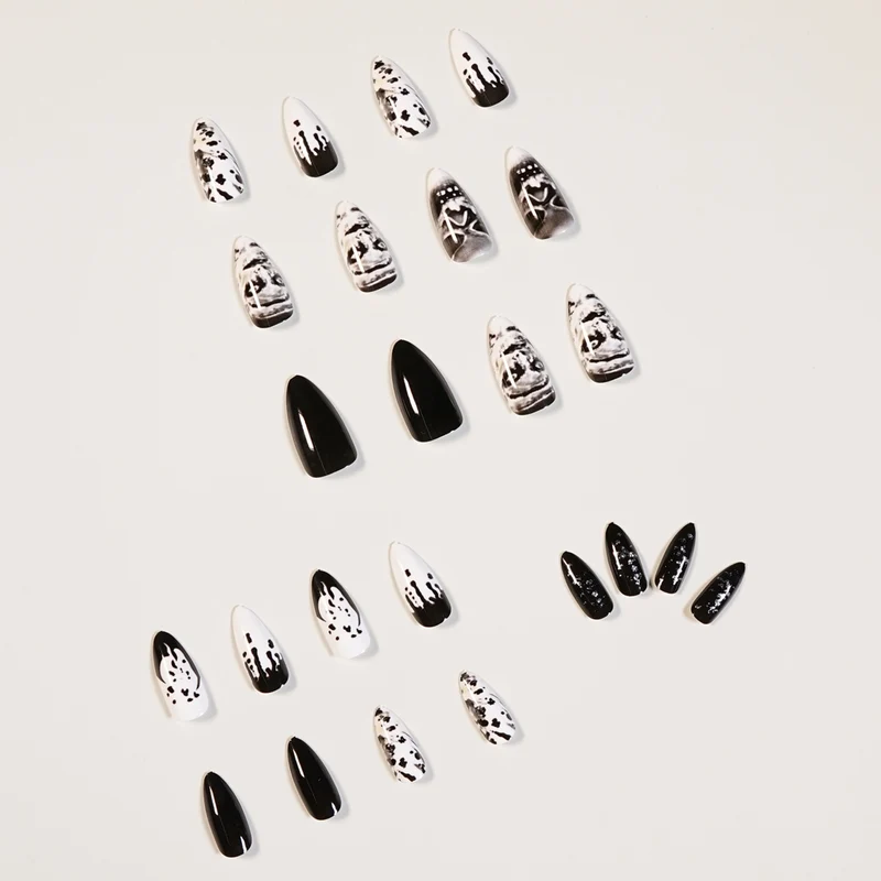 Kreative Nailart im Gothic-Stil Karnz