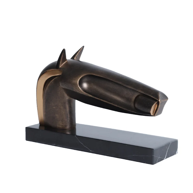 Abstrakte Pferdekopfskulptur