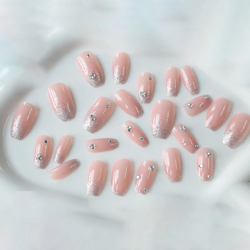 Elegante Kristall Dekor Nagelkunst Karnz