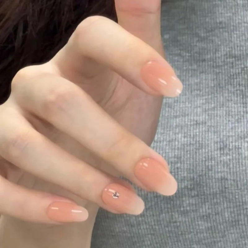 Elegante Mandelgeformte Press-On Nagelerweiterungen Karnz