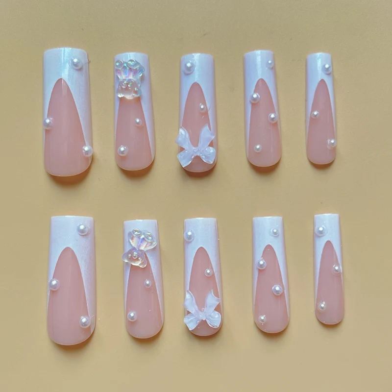 Dekorative Druck-Nagelverlängerungen mit floralen Akzenten Karnz