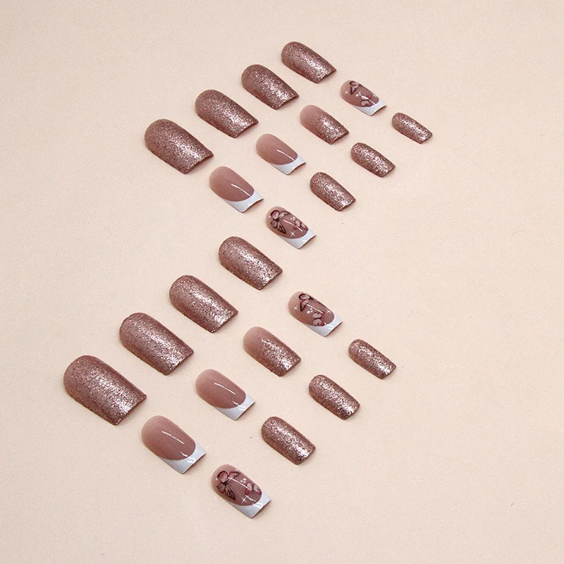 Dekorative Schmetterling- und Glitter-Nagelkunst Karnz