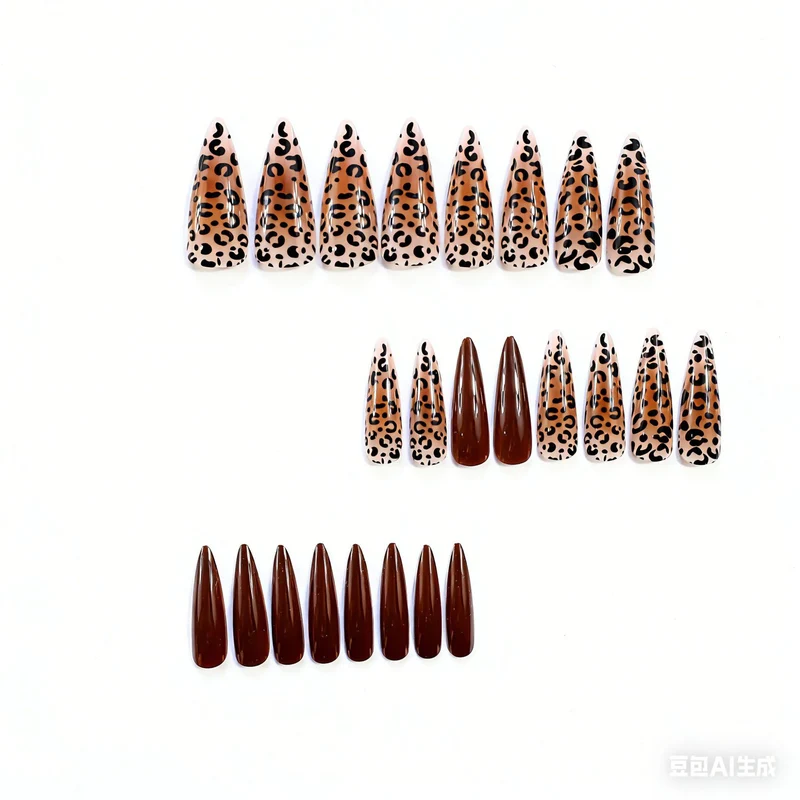 Künstlerische Stiletto-Nagelerweiterungen mit Leopardenmuster Karnz
