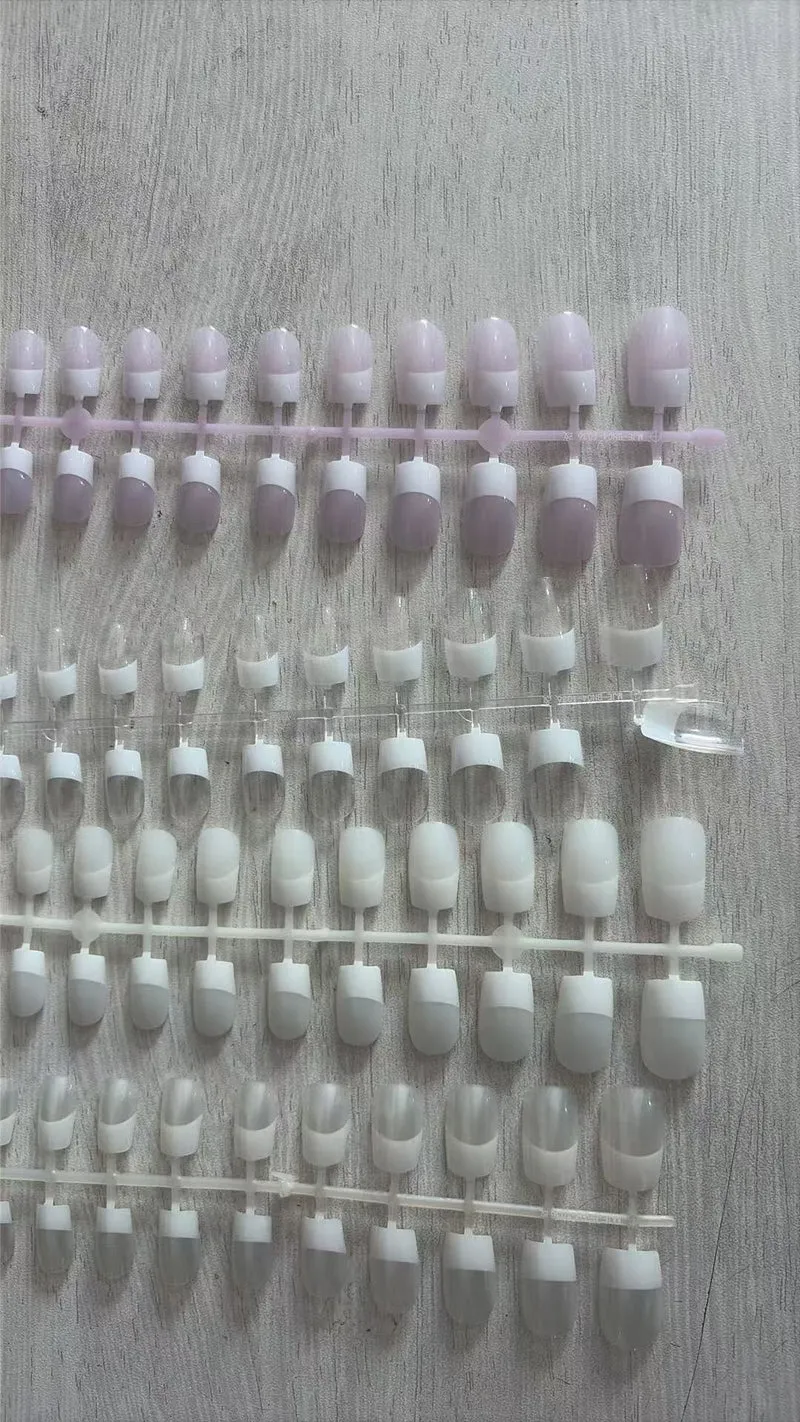 Premium French Tip Press-On Nägel Karnz