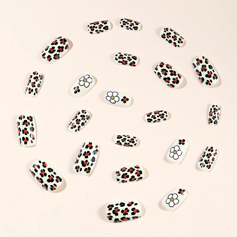 Stylische Leopardenmuster Acryl Nagelkunst Verlängerungen Karnz