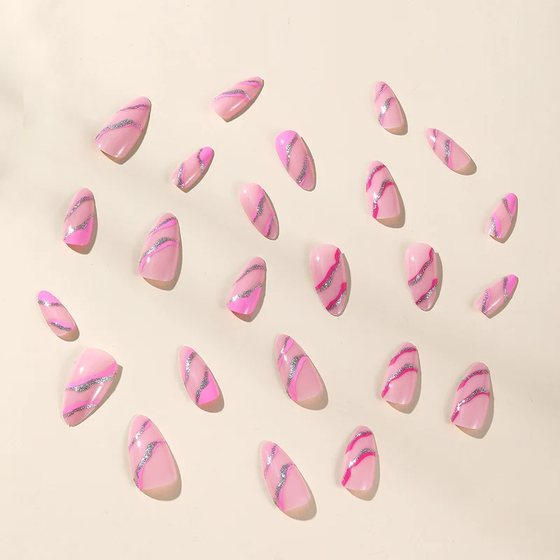 Stylische Glitzer-Stiletto-Nagelkunst Karnz