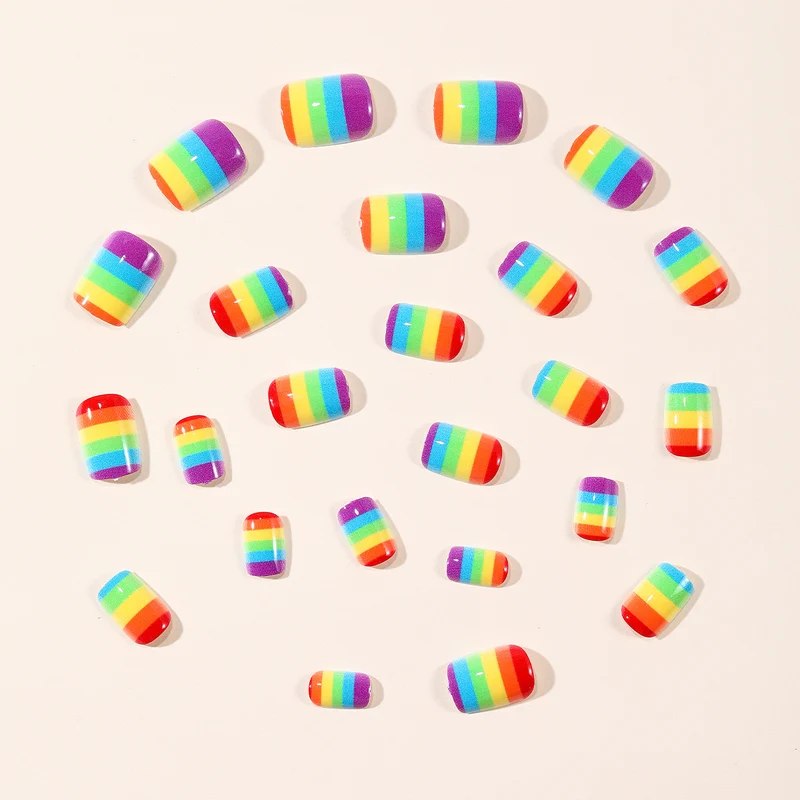 Schichtetes Regenbogen Nagelkunst Set Karnz
