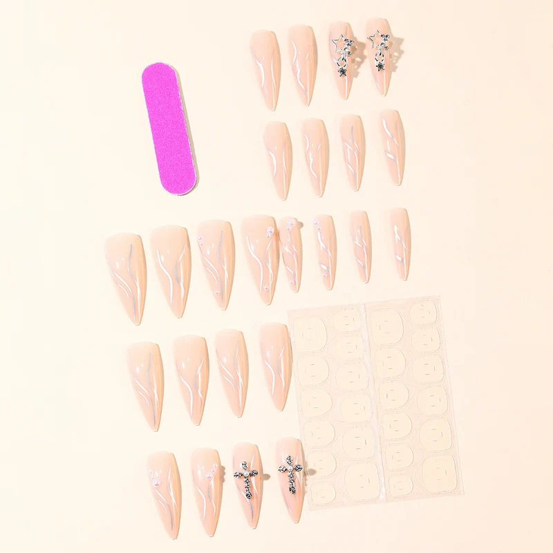 Stiletto AcrylNagelkunstverlängerungen mit dekorativen Akzenten Karnz