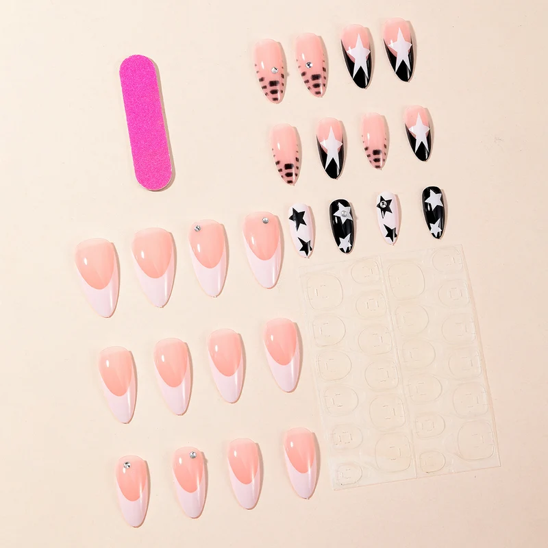 Stern-dekorierte Stiletto-Nagelkunst-Erweiterungen Karnz