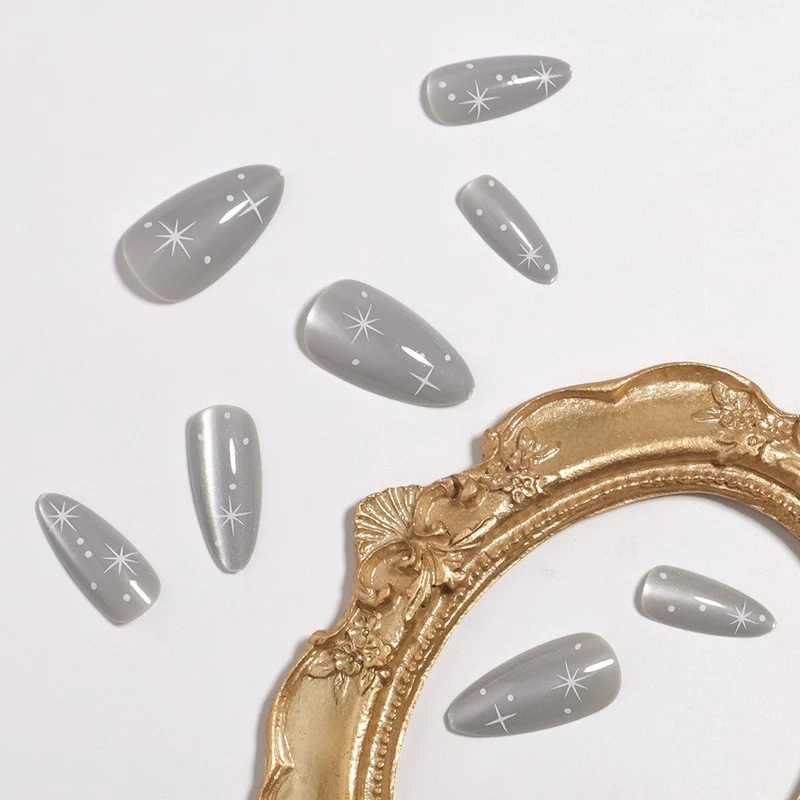 Glänzende Sternen Nagelkunst Karnz