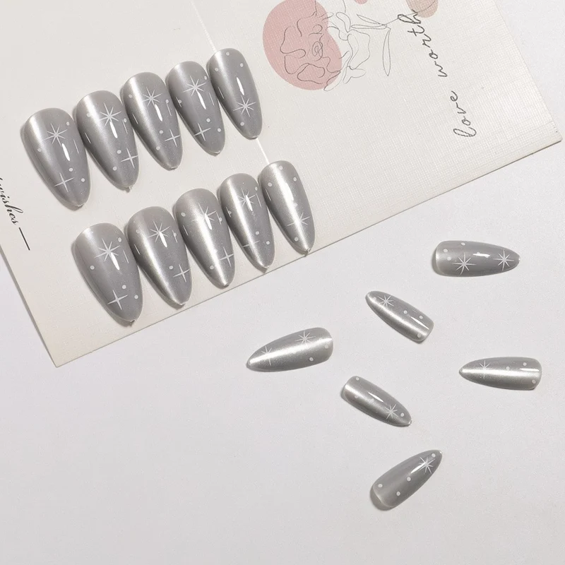 Glänzende Sternen Nagelkunst Karnz