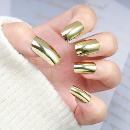 Glänzende metallische Press-On Nagelkunst Karnz