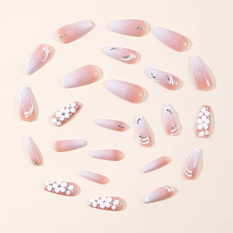 Üppige florale Acryl-Nagelkunstverlängerungen Karnz