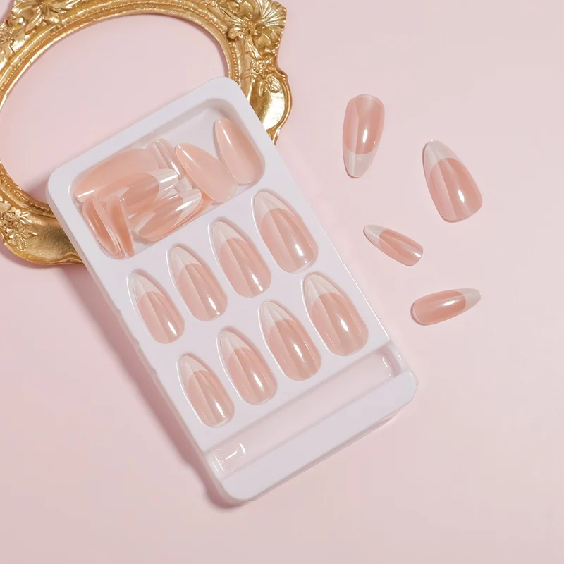 Glänzendes Faux-Nagel-Set Karnz