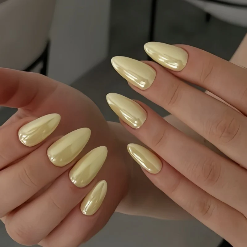 Glänzendes Faux-Nagel-Set Karnz