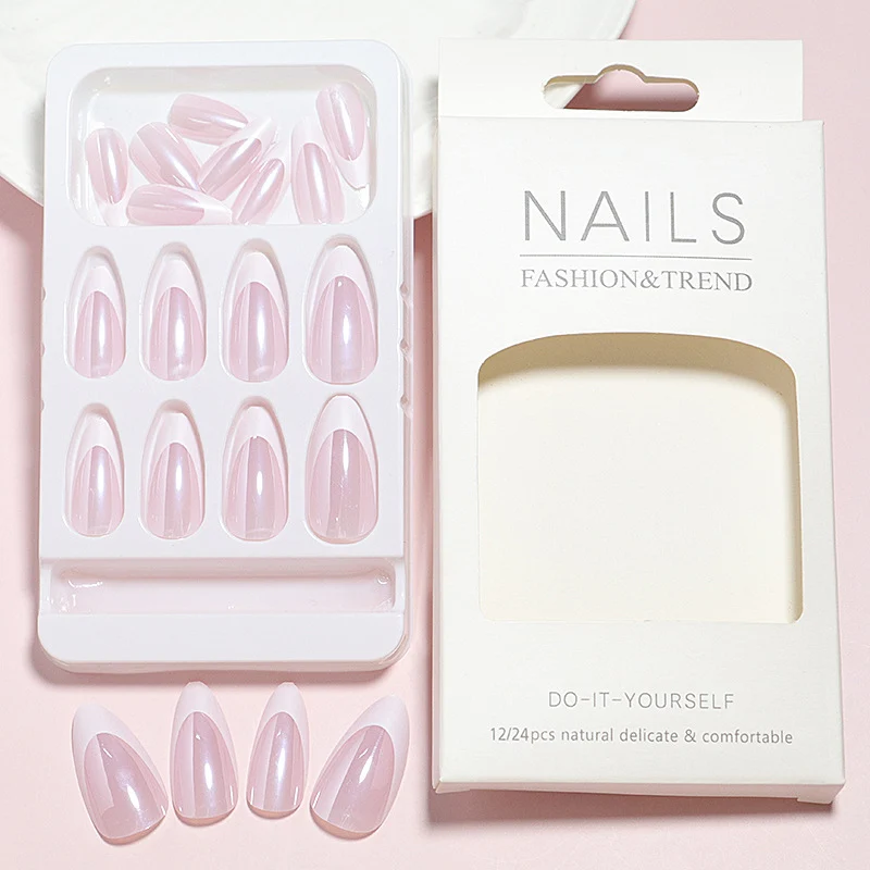 Glänzendes Faux-Nagel-Set Karnz