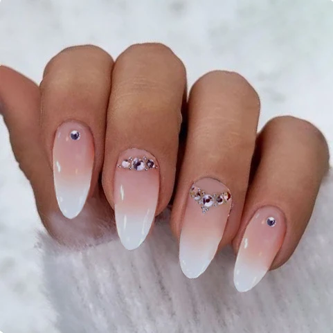 Glamouröse Acryl-Nagelverlängerungen Karnz