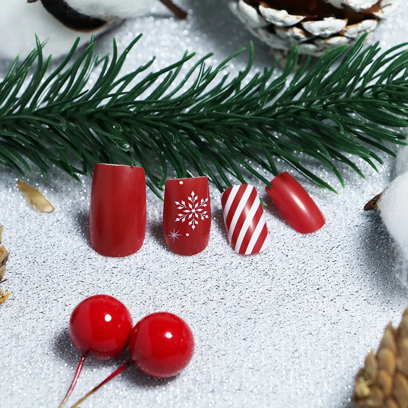 Festives Nageldesign Karnz