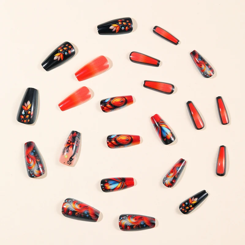 Aufwändiges Pfauen-Nailart-Design Karnz