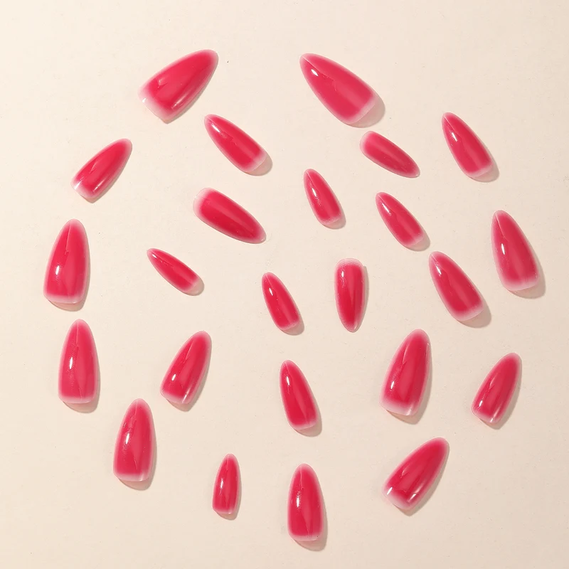 Glänzende Ombre Stiletto Nagelverlängerungen Karnz