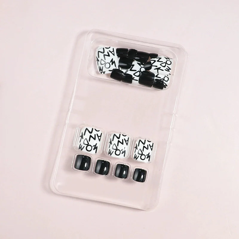 Kreatives thematisches Press-On Nagelset Karnz