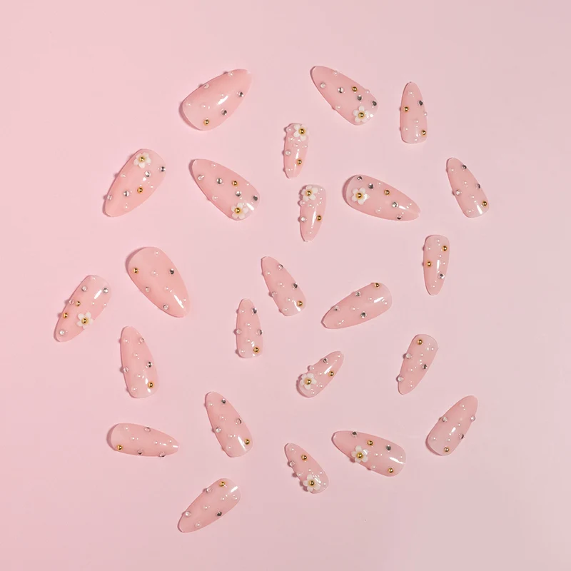 Kreatives DIY Press-On Nagelset Karnz