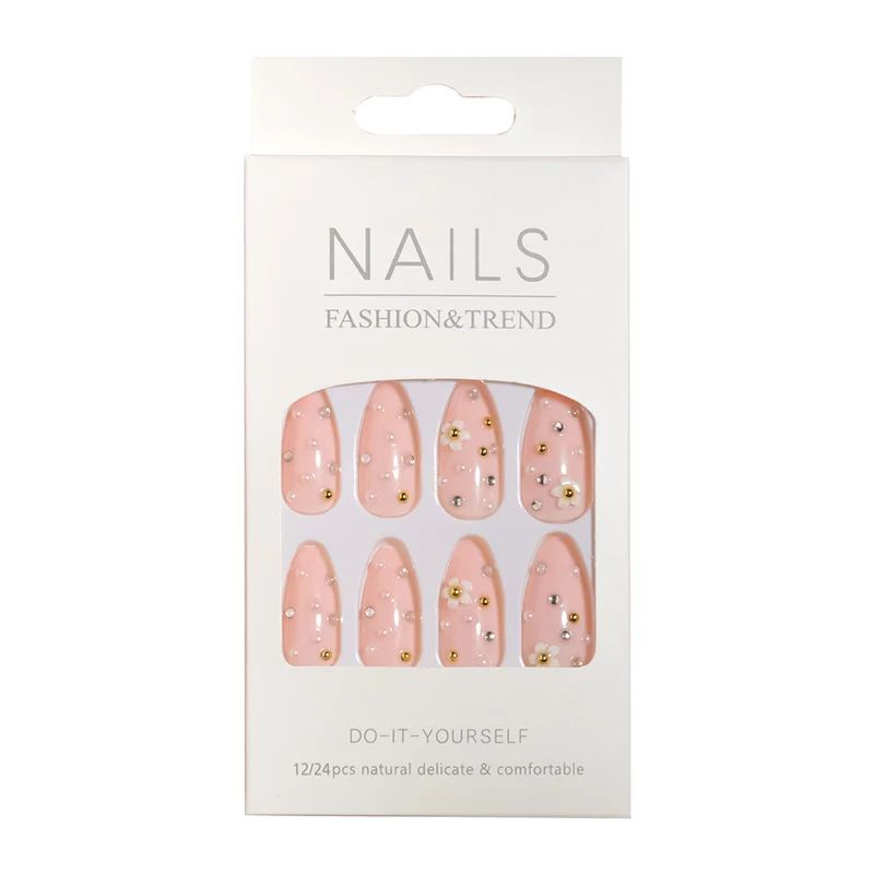 Kreatives DIY Press-On Nagelset Karnz