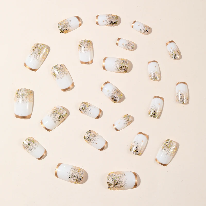 Glamouröse Glitzer-Nagelkunst Karnz