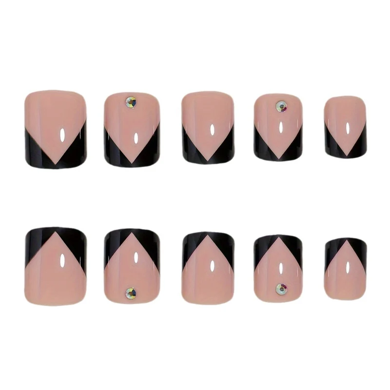 Künstlerisches French Tip Nageldesign Karnz