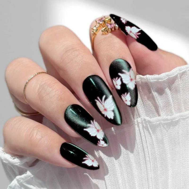 Künstlerische Florale Druck-On-Nagelerweiterungen Karnz