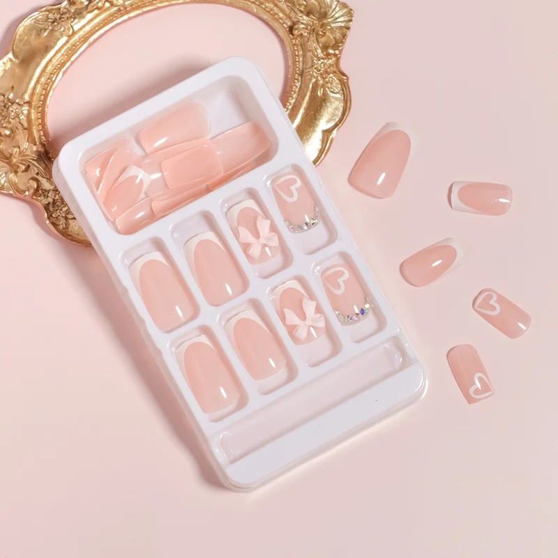 Künstlerische dekorative Nagelspitzen Karnz