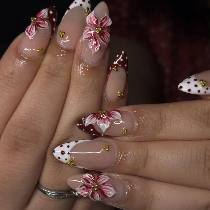Florale Akzent-Gel-Nagelkunst Karnz