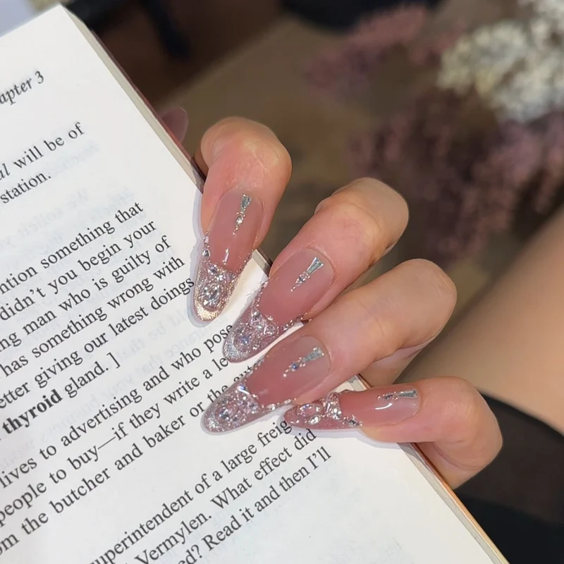 Glamouröse Stiletto Press-On Nägel Karnz