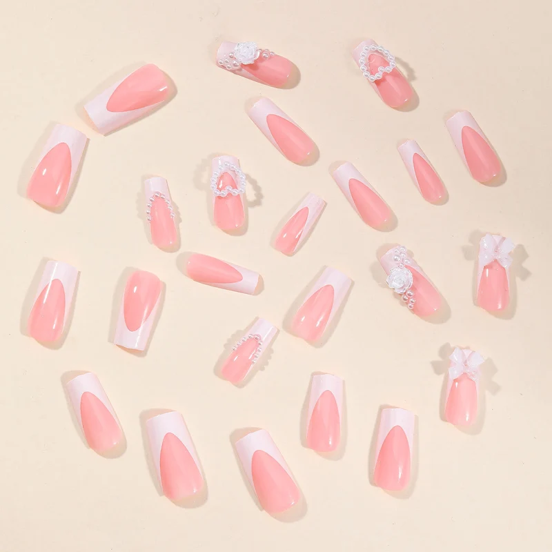 Exquisite 3D Blumendekor und mit Schmucksteinen verzierte Nagelverlängerungen Karnz